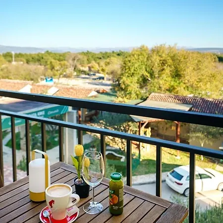Guest house In Guest - Cozy Park View With Breakfast Included