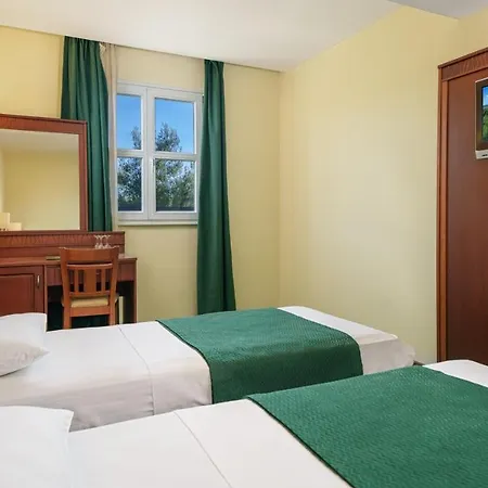 Guest house In Guest - Cozy Park View With Breakfast Included