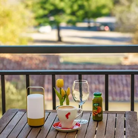 Guest house In Guest - Cozy Park View With Breakfast Included