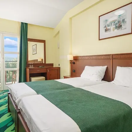 In Guest - Cozy Park View With Breakfast Included Guest house Lozovac